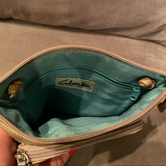 Clarks Tan Leather Crossbody Bag Vintage $30 OBO - Picture 5 of 6